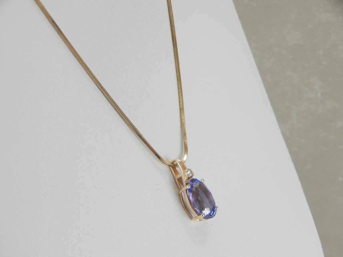 Statement Jewel: Tanzanite Pendant in Yellow Gold