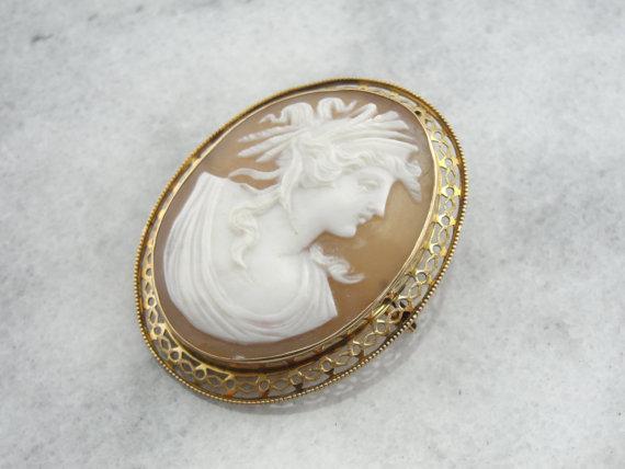 Vintage Cameo Gold Filigree Brooch