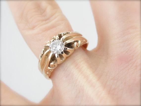 Victorian Engagement Ring in Fine Yellow Gold with Diamond Center