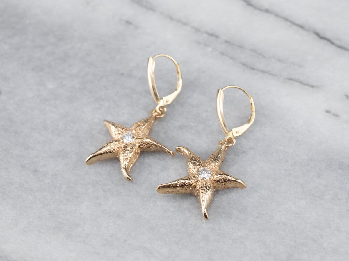 Pendientes colgantes con forma de estrella de mar y diamantes texturizados