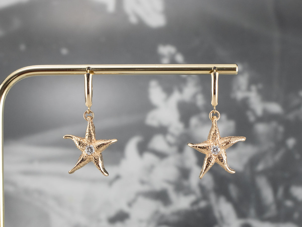 Pendientes colgantes con forma de estrella de mar y diamantes texturizados