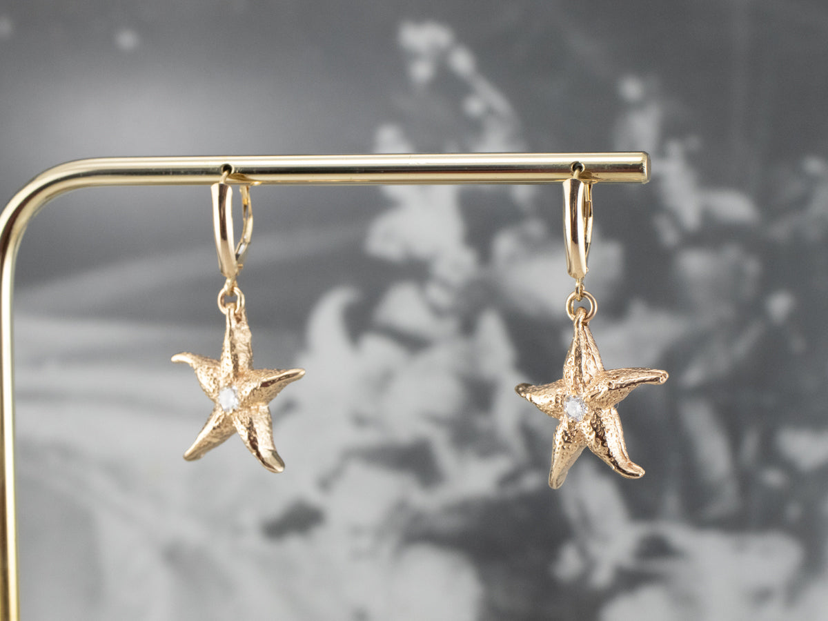 Pendientes colgantes con forma de estrella de mar y diamantes texturizados