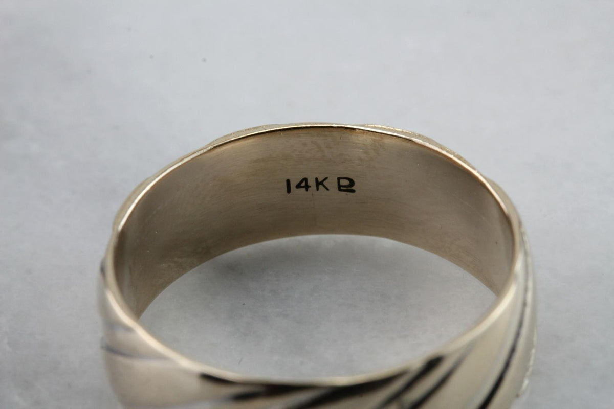 Wide Lined Pattern Wedding Band