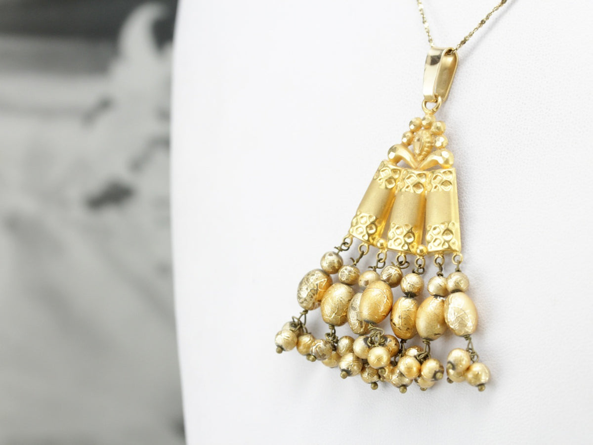 Colgante de cuentas de oro de alto quilate y vidrio soplado