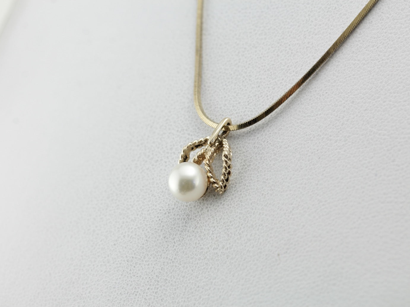 White Pearl Layering Pendant in Yellow Gold, Sweet Flower Pendant