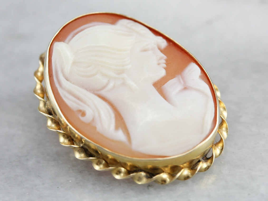 Vintage Cameo Gold Brooch or Pendant