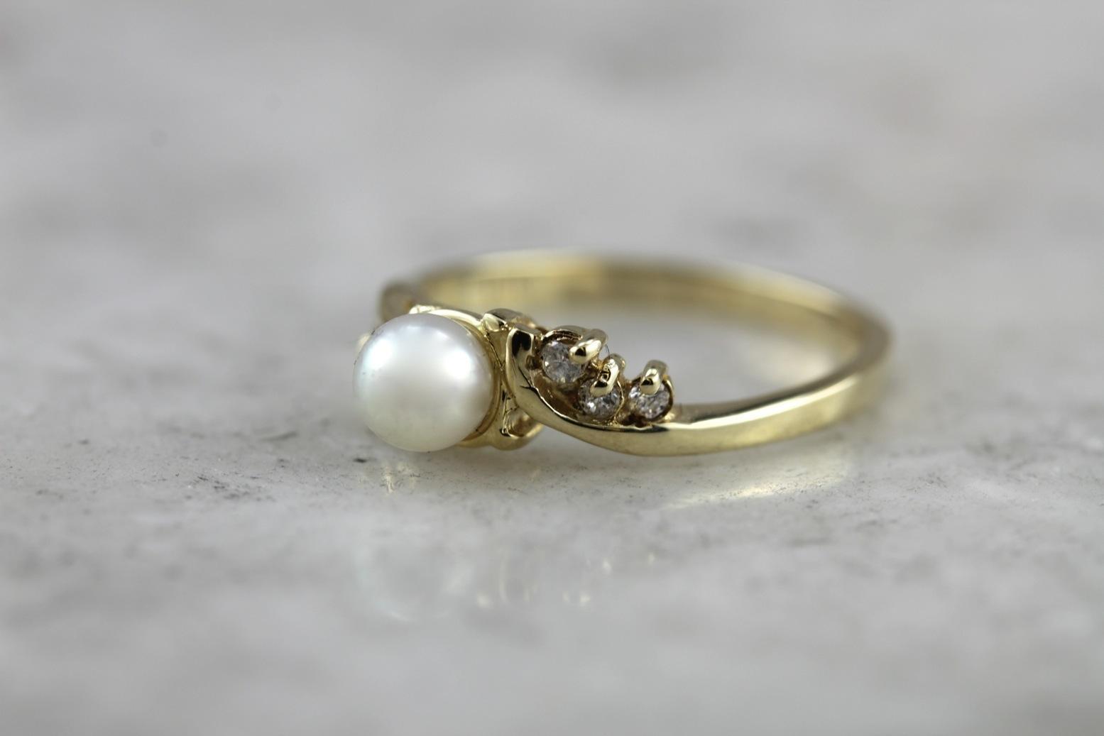 Classic & Sweet: White Pearl and Diamond Ring