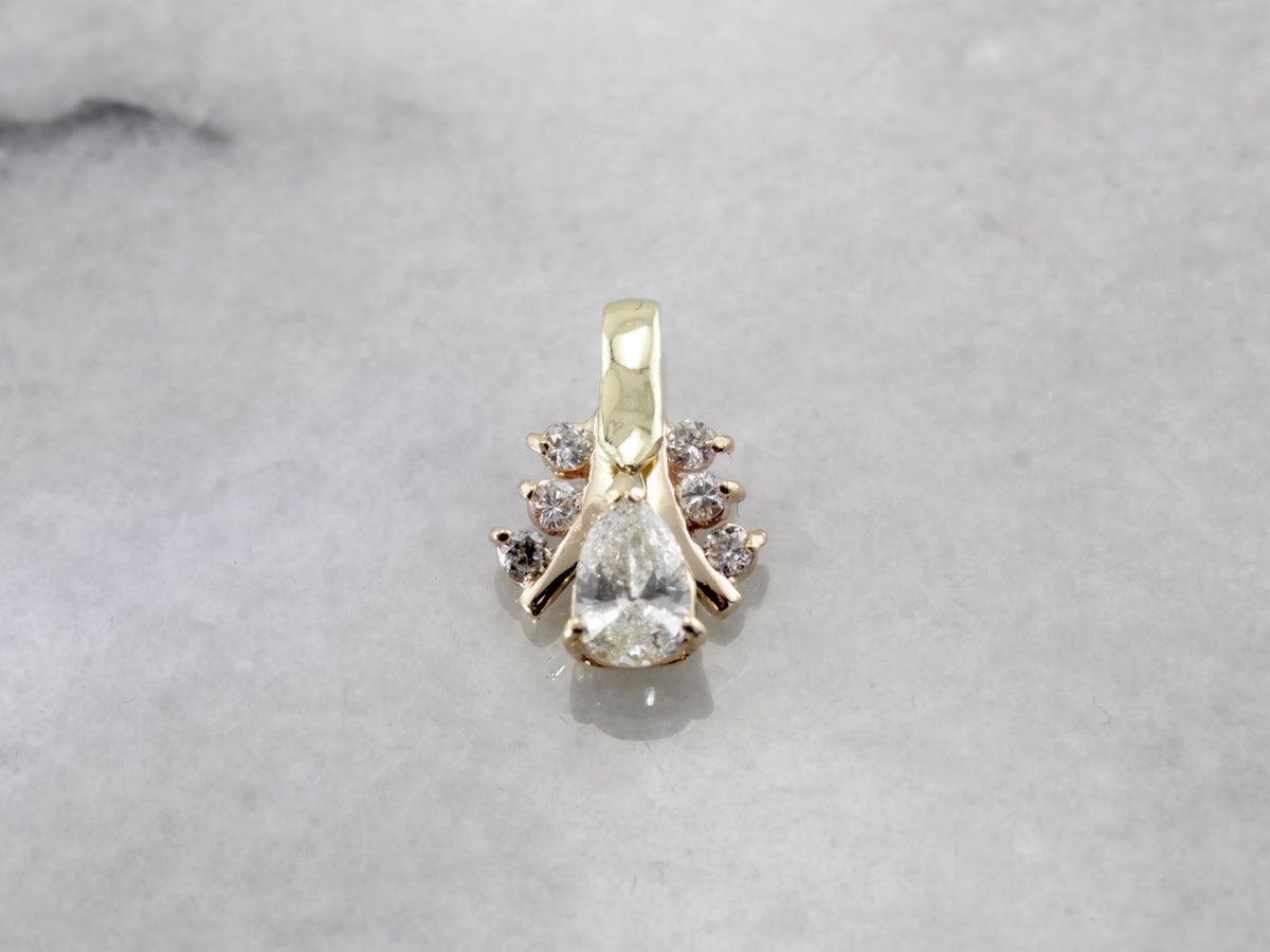 Sparkling Bright Diamond Pendant in Yellow Gold