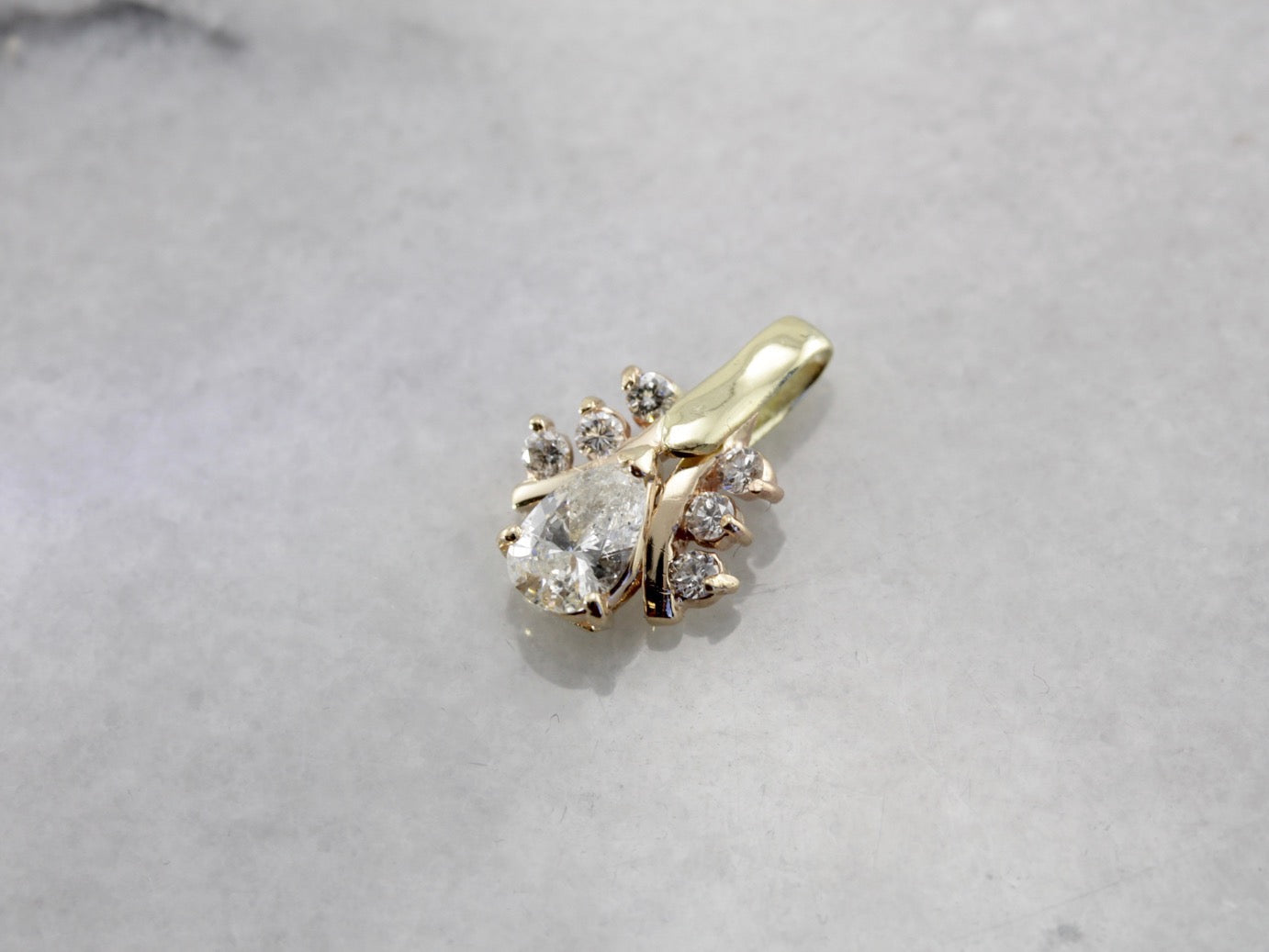 Sparkling Bright Diamond Pendant in Yellow Gold