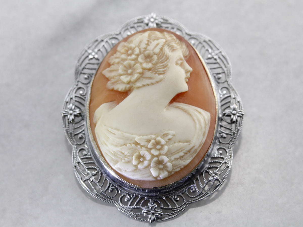 Broche clásico con camafeo Art Déco de filigrana de oro blanco