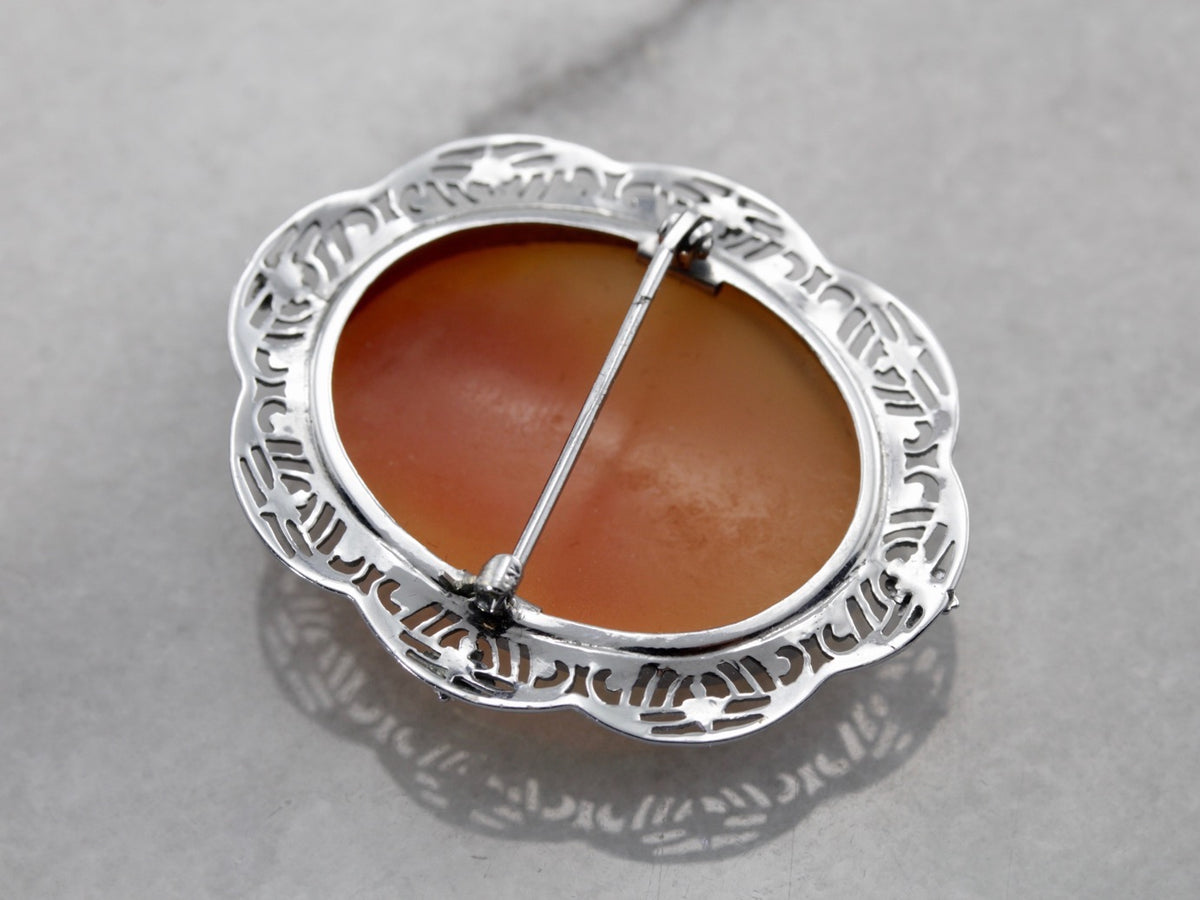 Broche clásico con camafeo Art Déco de filigrana de oro blanco