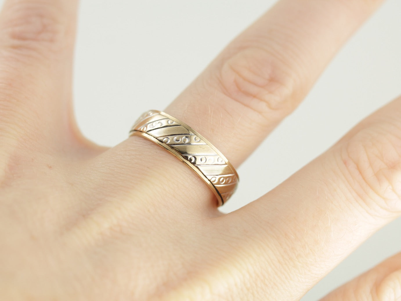 Sweet Vintage Wedding Band with Geometric Dot Pattern