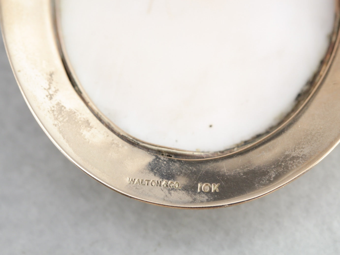 Colgante de broche de oro rosa con camafeo rosa antiguo