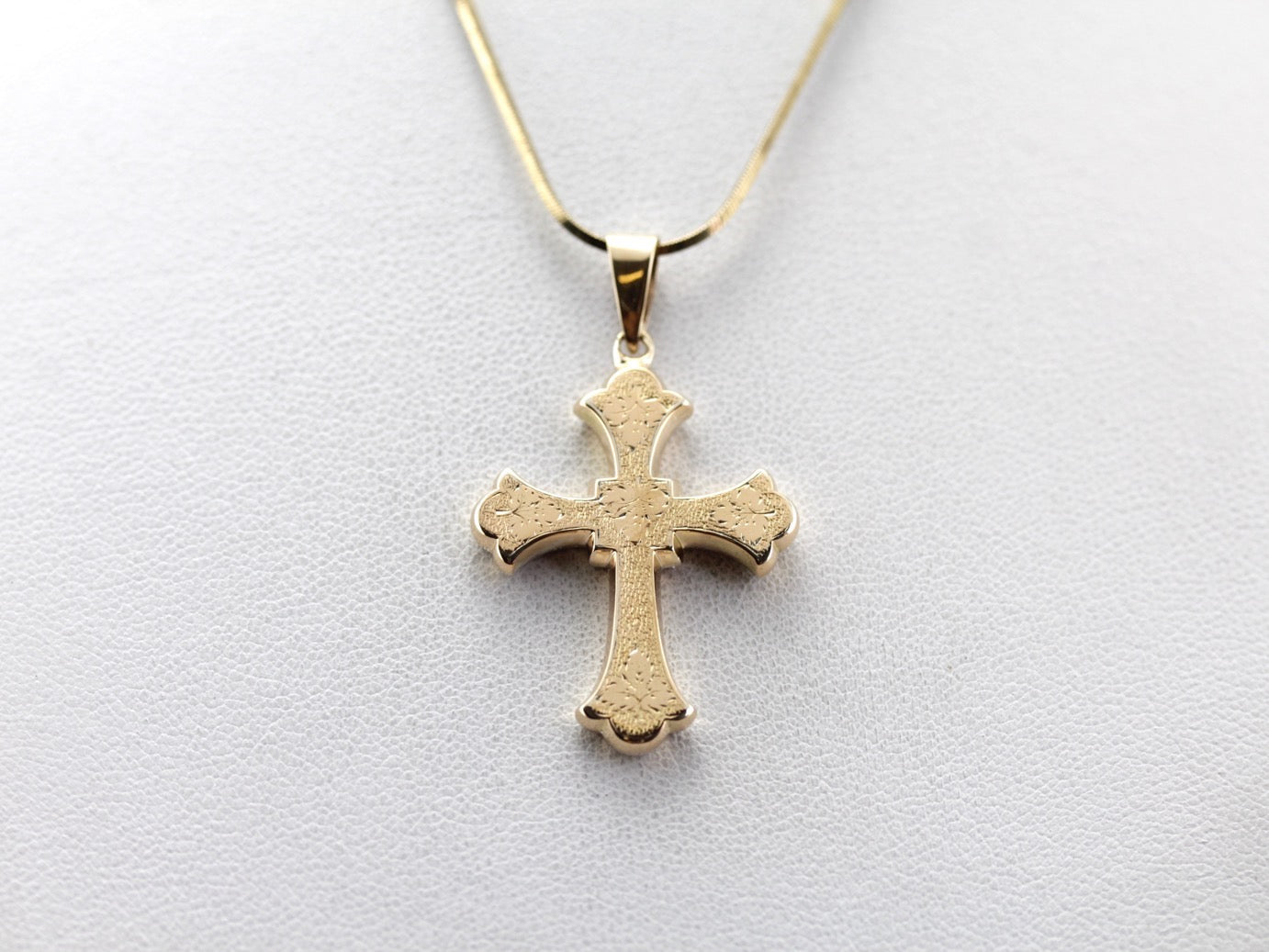 Beautiful Leaf Motif Cross Pendant in Large Size