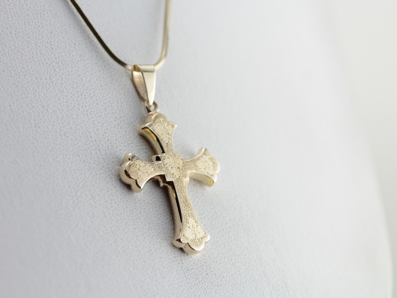 Beautiful Leaf Motif Cross Pendant in Large Size