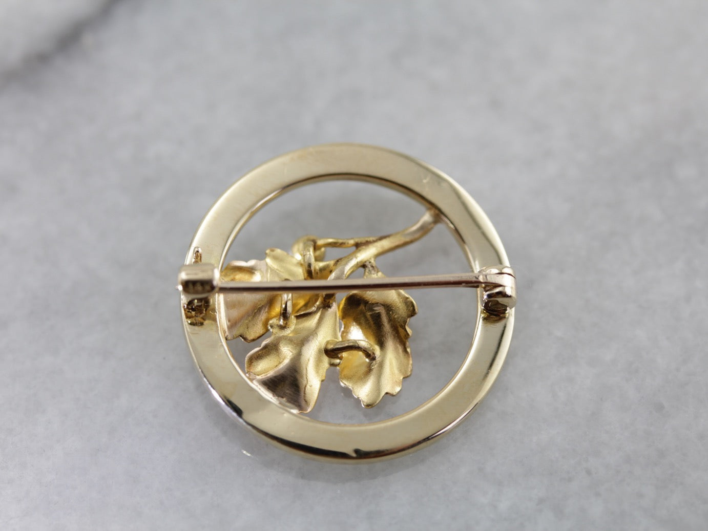 Circular Leaf Pin with Pearl Accent in Yellow Gold