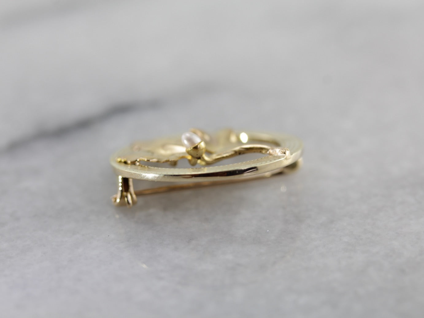 Circular Leaf Pin with Pearl Accent in Yellow Gold
