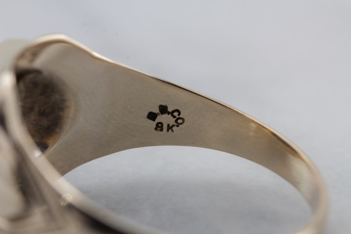 Anillo de declaración de hematita para hombre vintage, escudo real o decoración estilo cresta