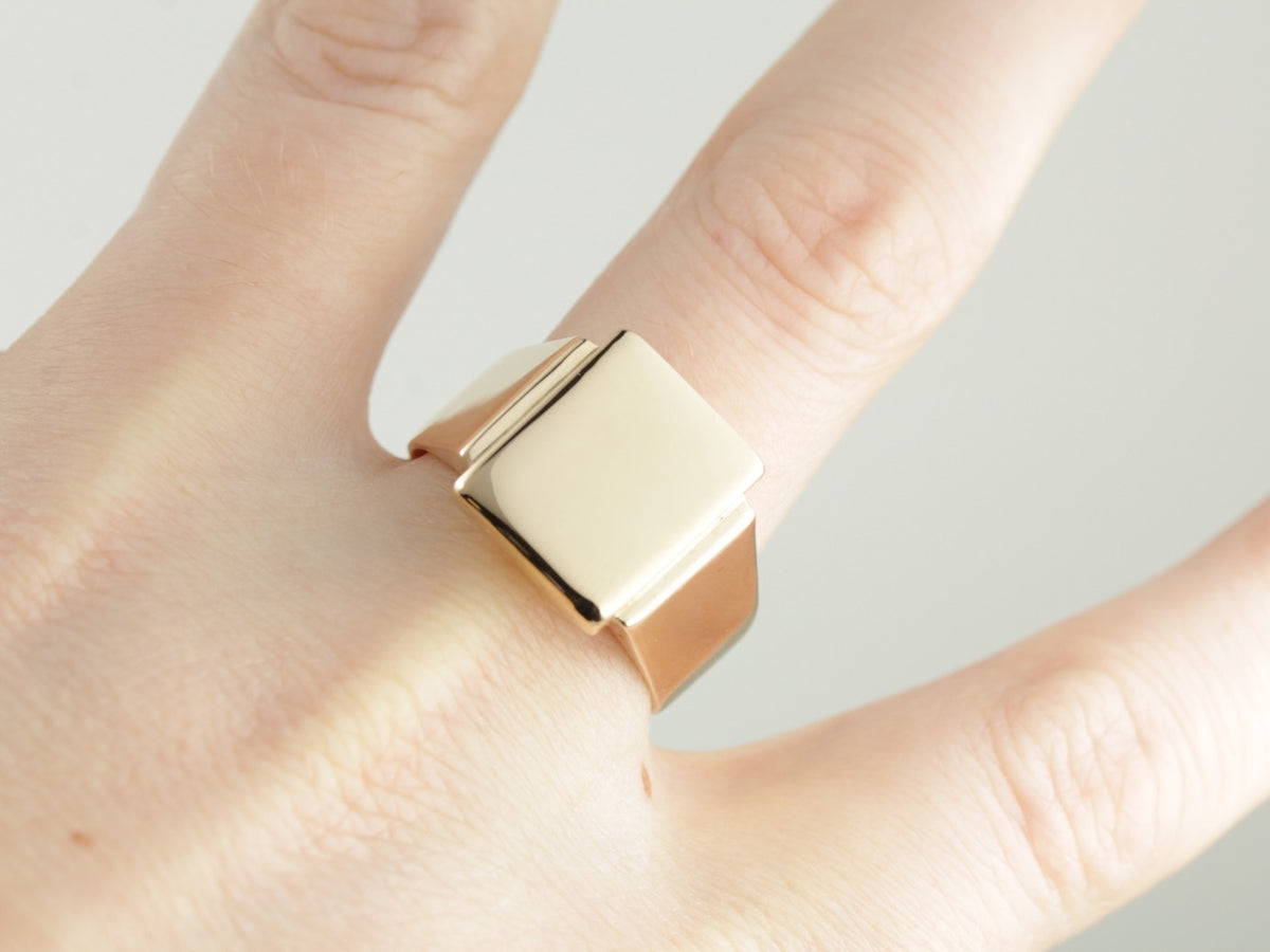 Anillo de sello para hombre Hefty elaborado en oro fino