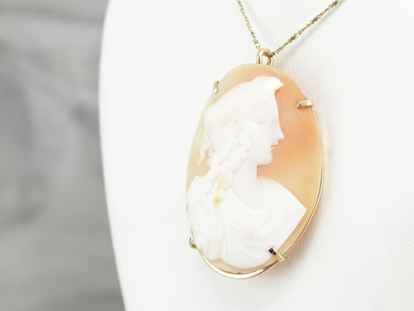 Renaissance Style Cameo Gold Pendant