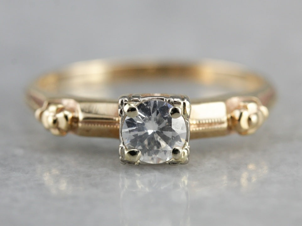 Anillo de compromiso de diamantes retro vintage con detalles florales