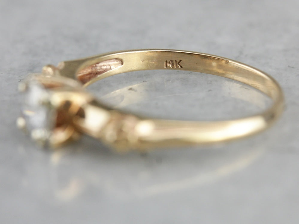 Anillo de compromiso de diamantes retro vintage con detalles florales