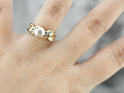 Modernist Elegant Grey Pearl Diamond Twist Ring