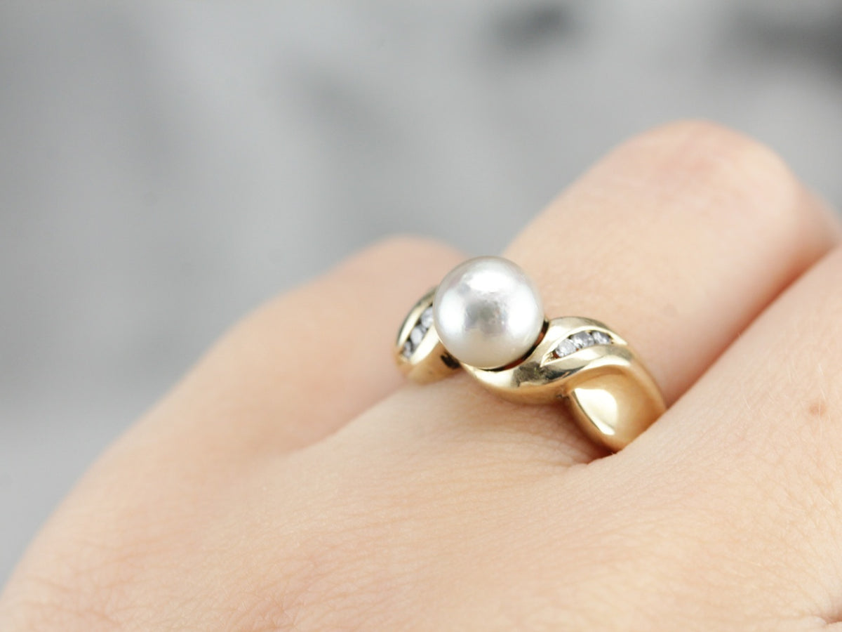Modernist Elegant Grey Pearl Diamond Twist Ring