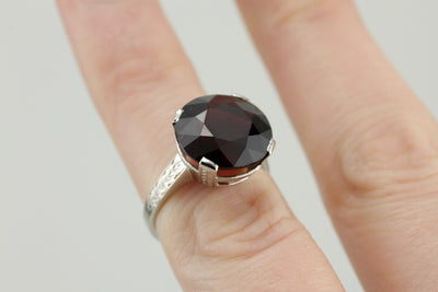 Etched Art Deco Pyrope Garnet Cocktail Ring of the Highest Quality, Perfect Solitaire or Stacking Ring