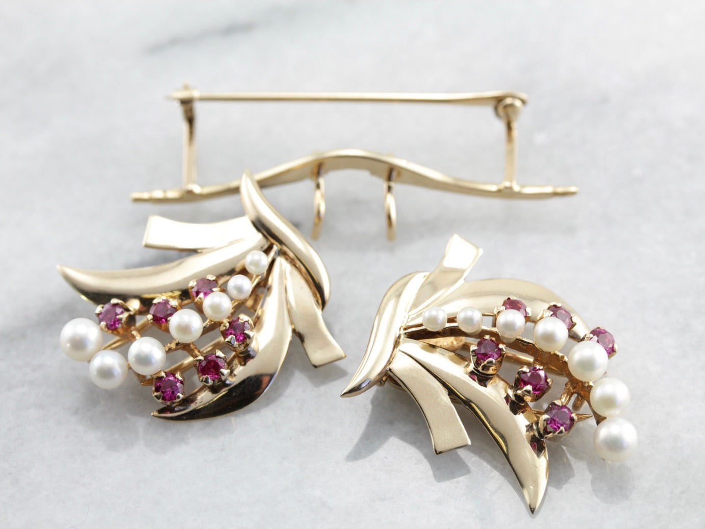 Retro Era Ruby and Pearl Fur Clip, High Quality Vintage Brooch