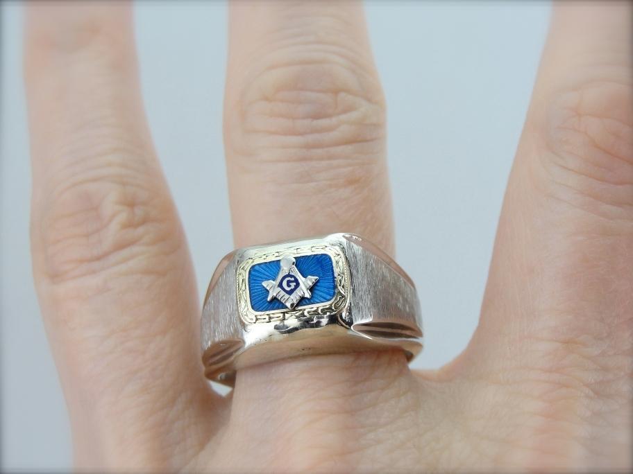 Vintage Masonic Ring in Guilloche Enamel and Textured White Gold