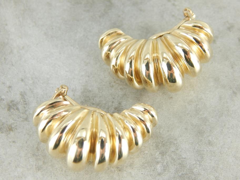 Forma modernista, pendientes abstractos de oro amarillo