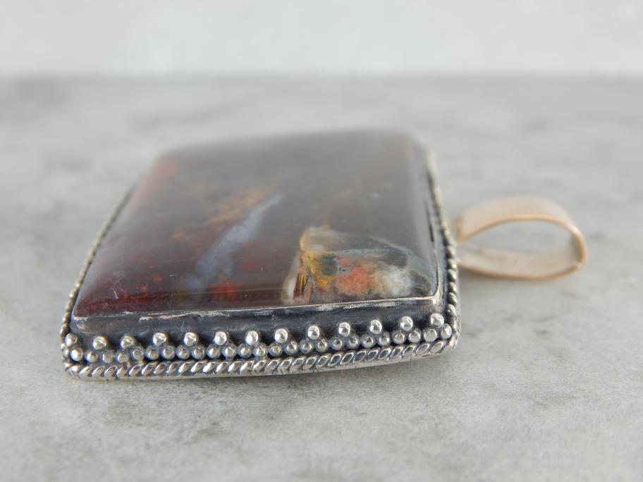 Cielo nocturno rojo, colgante de jaspe con fianza de oro rosa