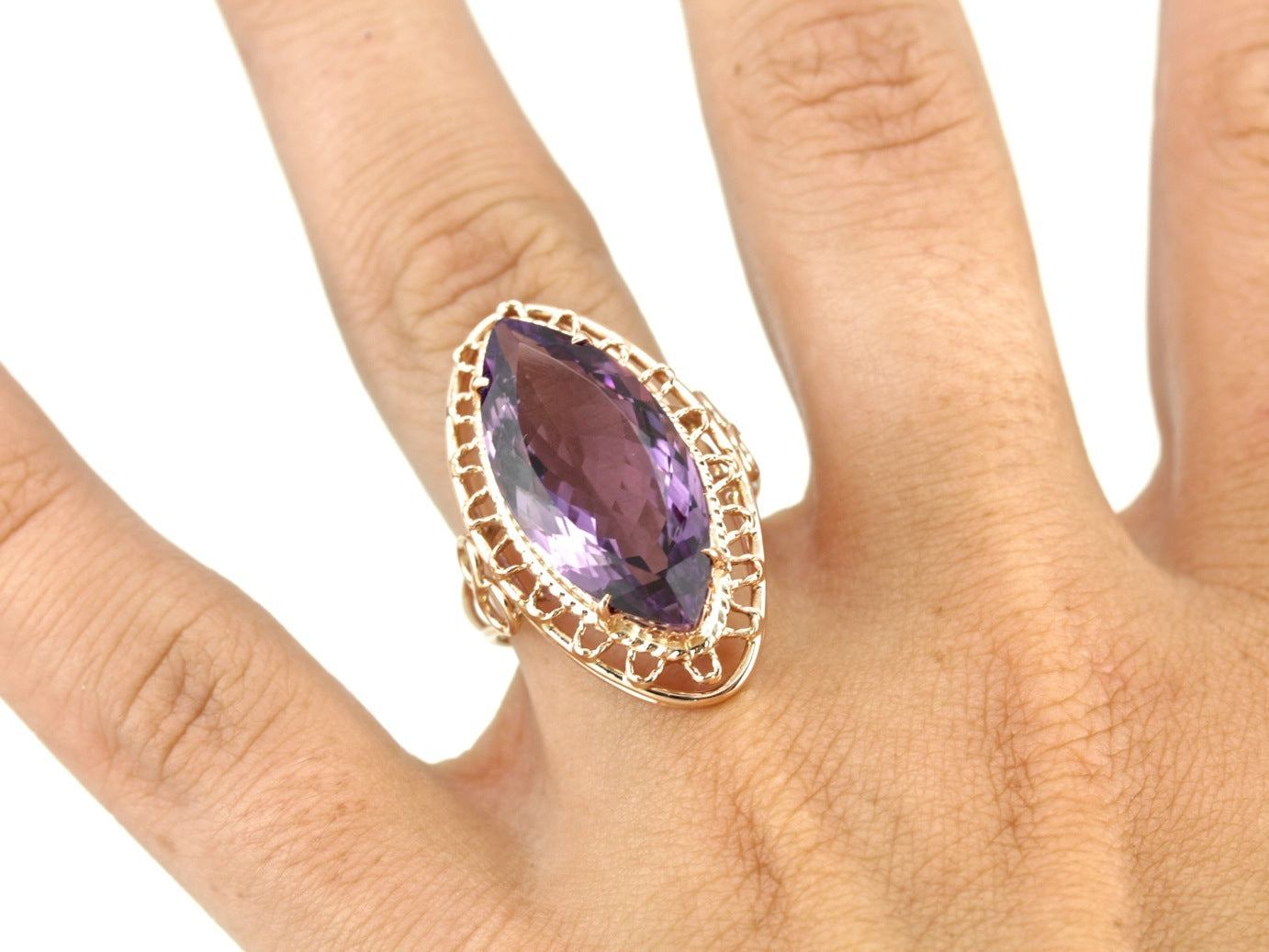 Anillo llamativo de filigrana y amatista con ojo de gato grande de los años 70