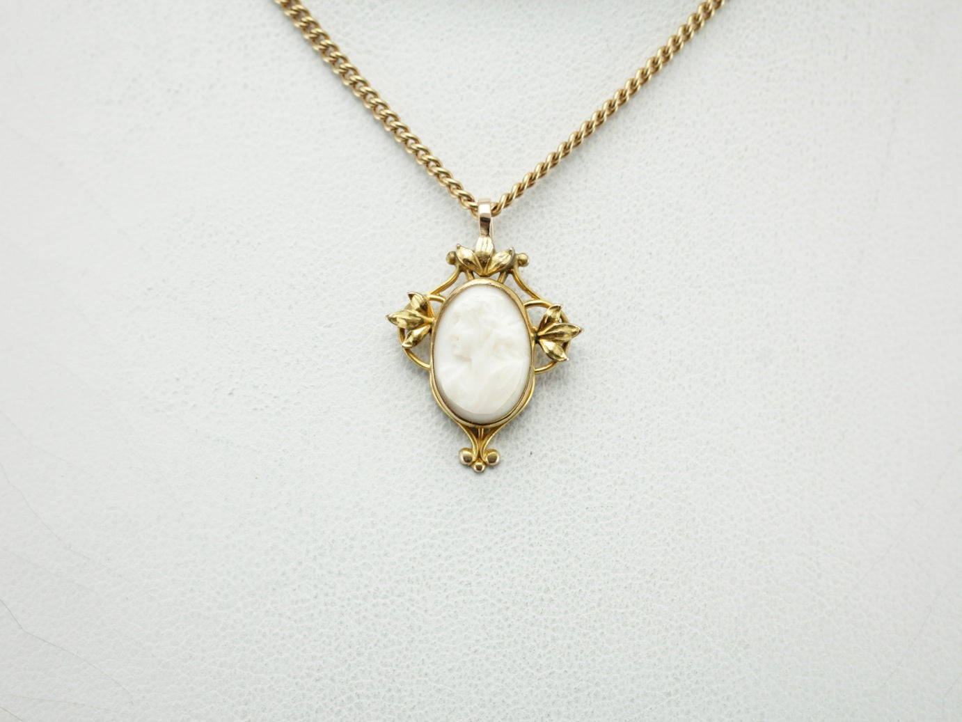 Art Nouveau Cameo Lavalier Pendant