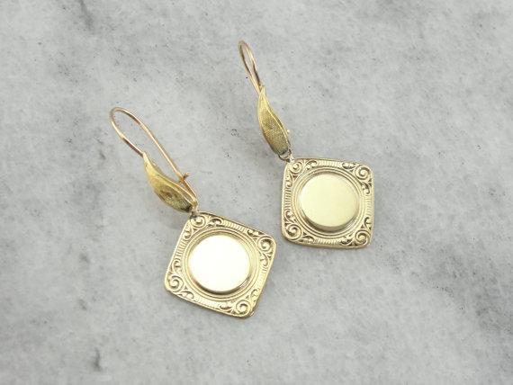 Impresionantes pendientes de gemelos art déco perseguidos