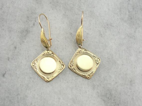 Impresionantes pendientes de gemelos art déco perseguidos