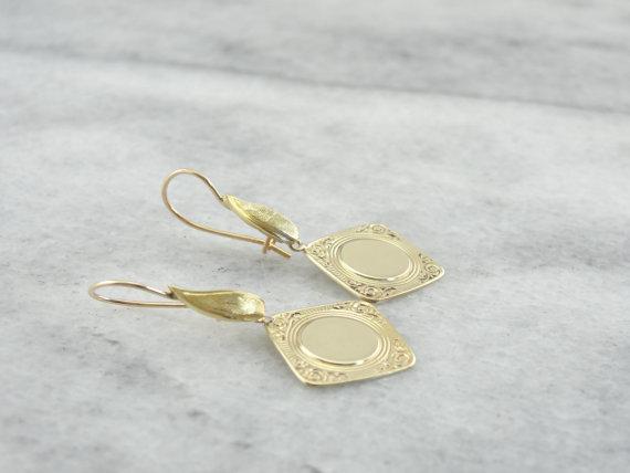 Impresionantes pendientes de gemelos art déco perseguidos