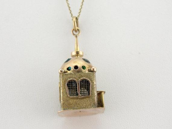 Exquisite Three Dimensional Mosque in Fine Gold Pendant