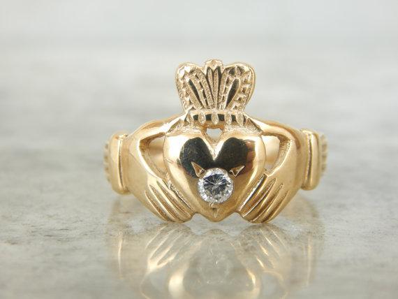Diamond Center Gold Claddagh Ring