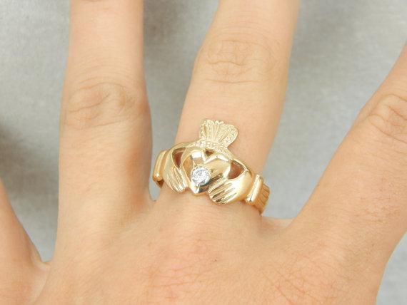 Diamond Center Gold Claddagh Ring