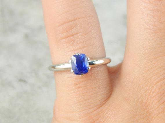 Amazing White Gold and Bright Blue Sapphire Ring