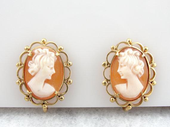 Vintage Cameo Screw Back Earrings
