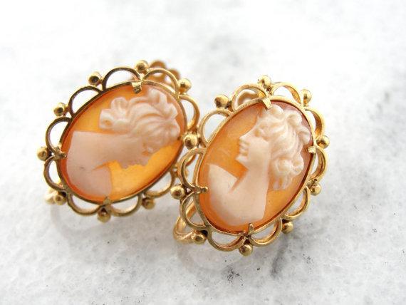 Vintage Cameo Screw Back Earrings