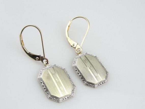 Pendientes colgantes de oro verde con detalles en oro blanco