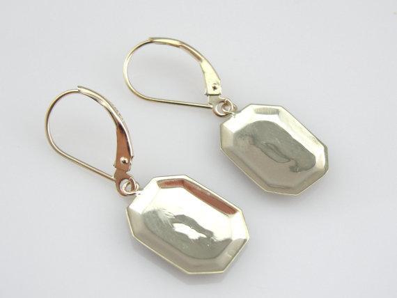 Pendientes colgantes de oro verde con detalles en oro blanco