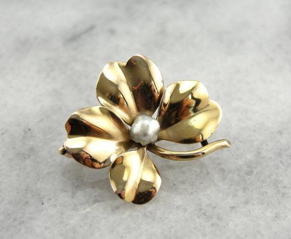 Shamrock and Natural Pearl Pin in Polished Gold