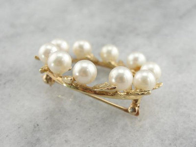 Pearl Etched Wreath Gold Circle Pin