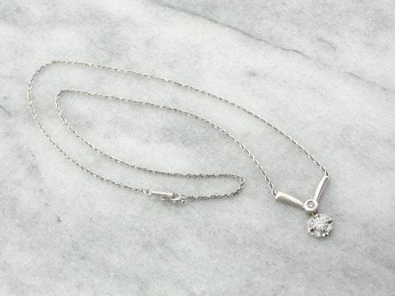 Retro Era Illusion Diamond Necklace in White Gold