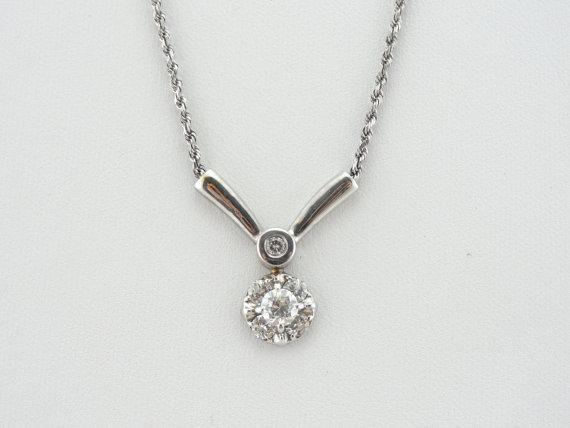 Retro Era Illusion Diamond Necklace in White Gold